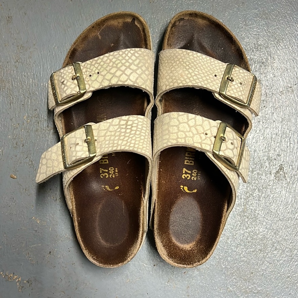 Birkenstock creme tortoise sandal